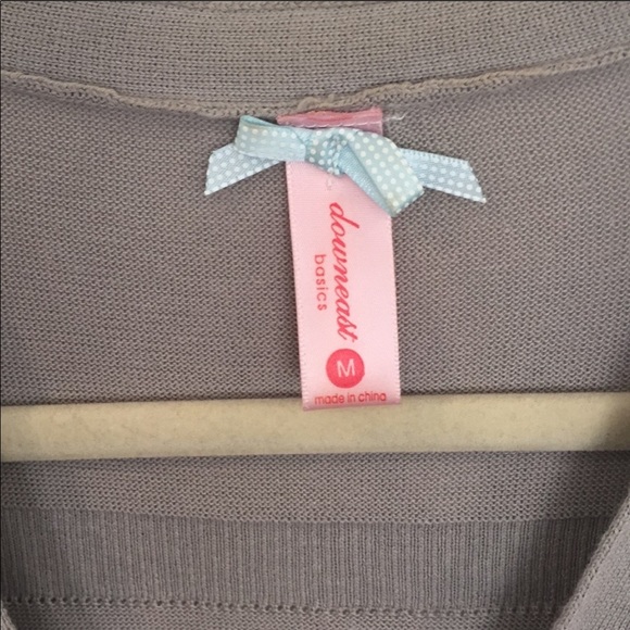 Like New adorable gray button up knit sweater M - Picture 2 of 4